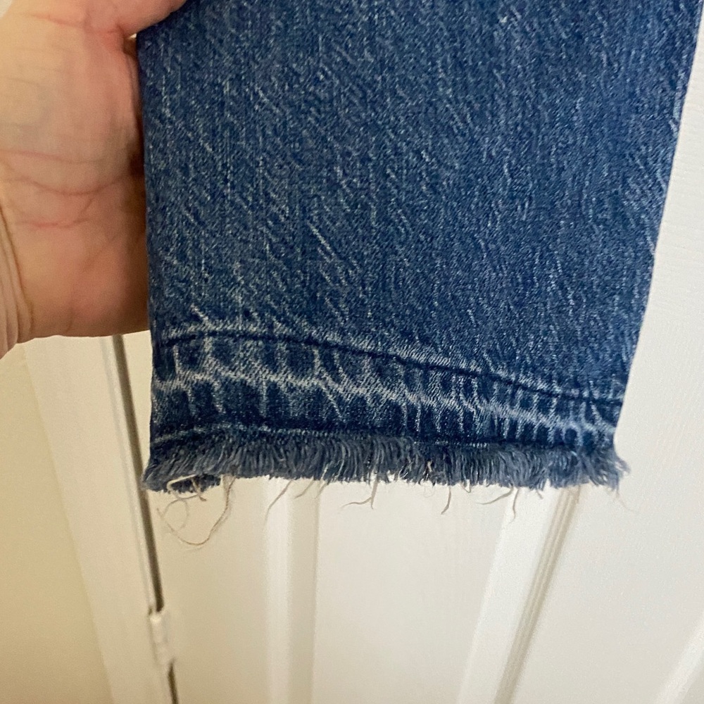 GAP Women’s Straight Blue Jeans with Distressed Details - Picture 6 of 6
